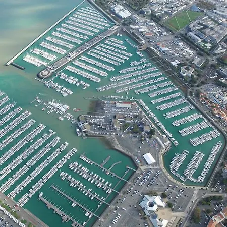 T2 Meuble Avec Parking A 200m De La - Fr-1-825-18 アパート *