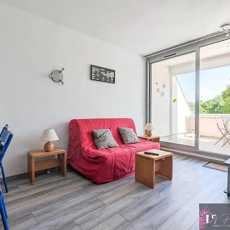 Apartment T2 Meuble Avec Parking A 200m De La - Fr-1-825-18 *
