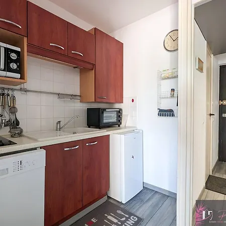 Apartment T2 Meuble Avec Parking A 200m De La - Fr-1-825-18 *